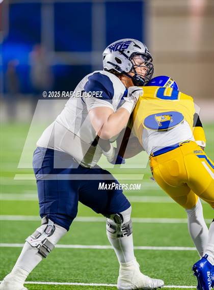 Thumbnail 2 in West Orange-Stark vs. La Vega (UIL 4A D2 Football Quarterfinals) photogallery.
