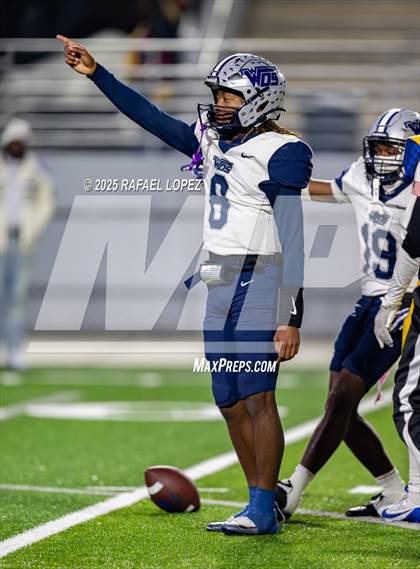 Thumbnail 1 in West Orange-Stark @ La Vega (UIL 4A D2 Football Quarterfinals) photogallery.