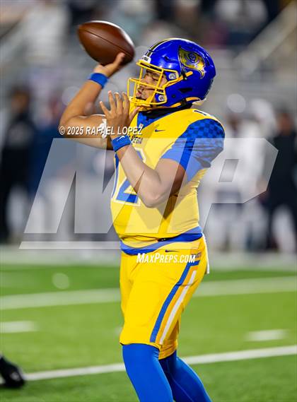 Thumbnail 3 in West Orange-Stark vs. La Vega (UIL 4A D2 Football Quarterfinals) photogallery.