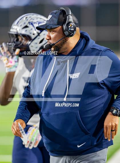 Thumbnail 1 in West Orange-Stark vs. La Vega (UIL 4A D2 Football Quarterfinals) photogallery.