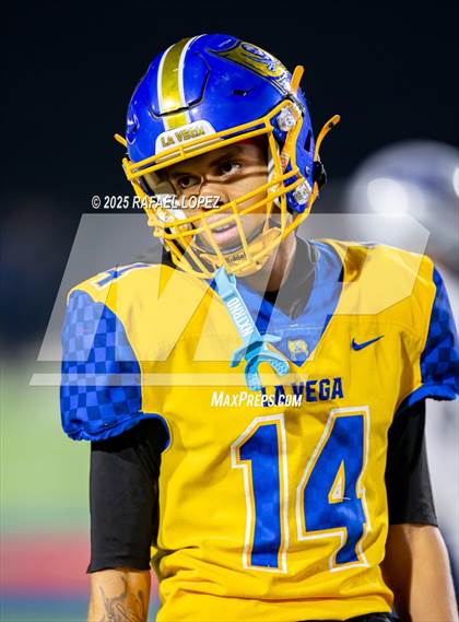Thumbnail 2 in West Orange-Stark @ La Vega (UIL 4A D2 Football Quarterfinals) photogallery.
