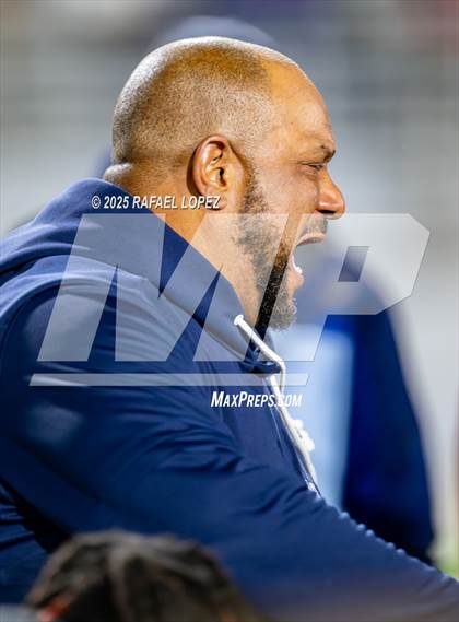 Thumbnail 1 in West Orange-Stark vs. La Vega (UIL 4A D2 Football Quarterfinals) photogallery.