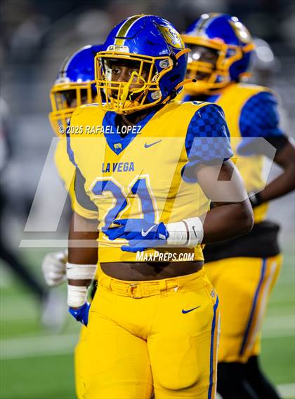 Thumbnail 1 in West Orange-Stark @ La Vega (UIL 4A D2 Football Quarterfinals) photogallery.