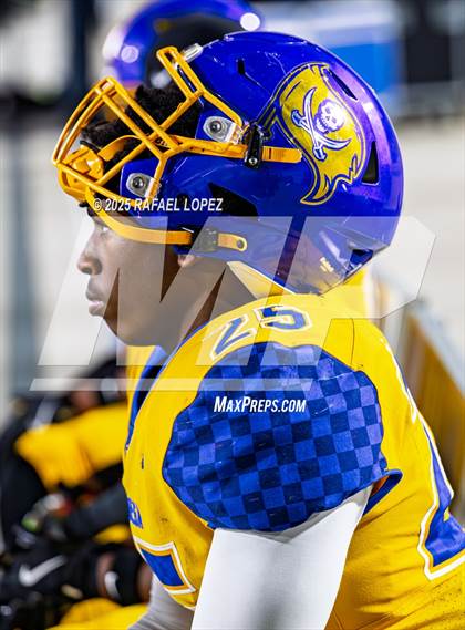 Thumbnail 1 in West Orange-Stark vs. La Vega (UIL 4A D2 Football Quarterfinals) photogallery.