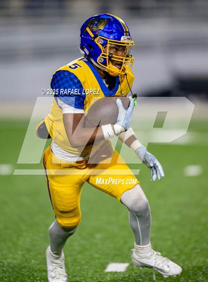 Thumbnail 2 in West Orange-Stark @ La Vega (UIL 4A D2 Football Quarterfinals) photogallery.