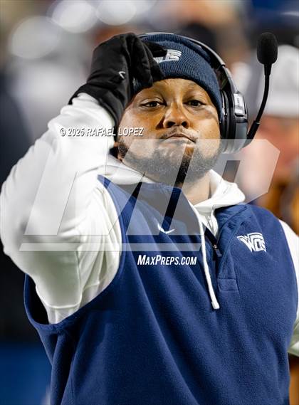 Thumbnail 2 in West Orange-Stark @ La Vega (UIL 4A D2 Football Quarterfinals) photogallery.