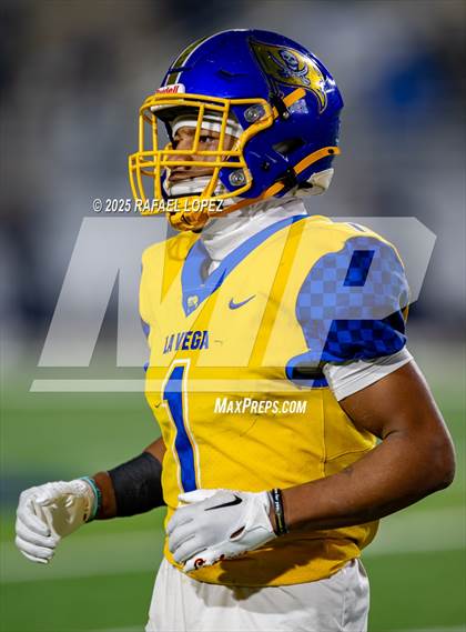 Thumbnail 2 in West Orange-Stark vs. La Vega (UIL 4A D2 Football Quarterfinals) photogallery.