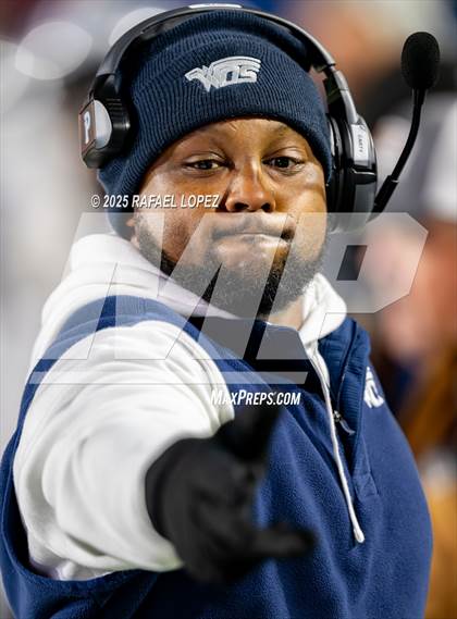 Thumbnail 3 in West Orange-Stark @ La Vega (UIL 4A D2 Football Quarterfinals) photogallery.