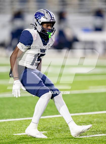 Thumbnail 1 in West Orange-Stark @ La Vega (UIL 4A D2 Football Quarterfinals) photogallery.