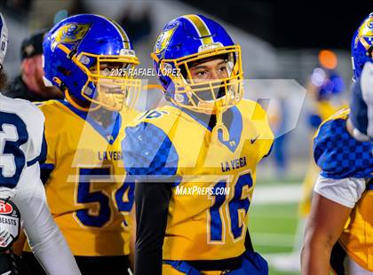 Thumbnail 2 in West Orange-Stark vs. La Vega (UIL 4A D2 Football Quarterfinals) photogallery.