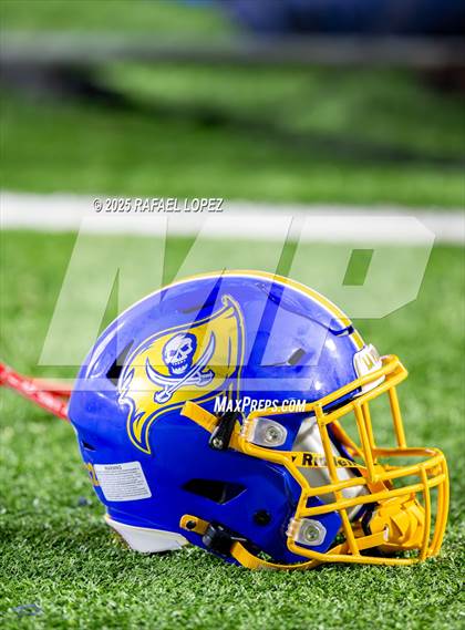 Thumbnail 1 in West Orange-Stark vs. La Vega (UIL 4A D2 Football Quarterfinals) photogallery.