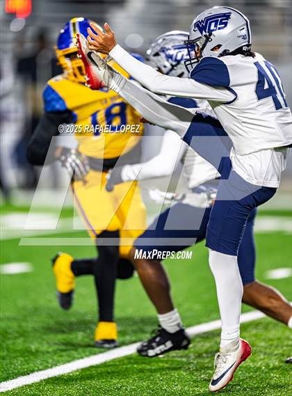 Thumbnail 2 in West Orange-Stark vs. La Vega (UIL 4A D2 Football Quarterfinals) photogallery.
