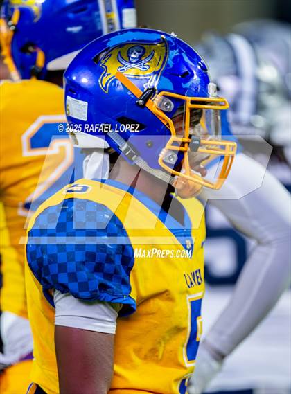 Thumbnail 1 in West Orange-Stark @ La Vega (UIL 4A D2 Football Quarterfinals) photogallery.
