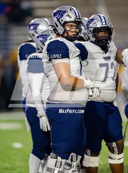 Thumbnail 2 in West Orange-Stark vs. La Vega (UIL 4A D2 Football Quarterfinals) photogallery.