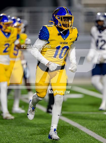Thumbnail 3 in West Orange-Stark vs. La Vega (UIL 4A D2 Football Quarterfinals) photogallery.
