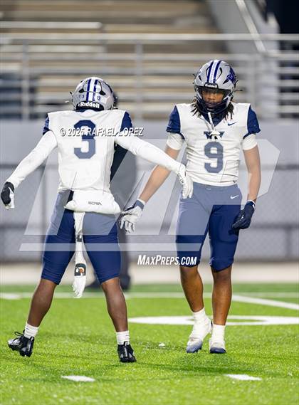 Thumbnail 3 in West Orange-Stark @ La Vega (UIL 4A D2 Football Quarterfinals) photogallery.