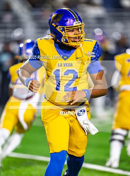 Thumbnail 1 in West Orange-Stark vs. La Vega (UIL 4A D2 Football Quarterfinals) photogallery.