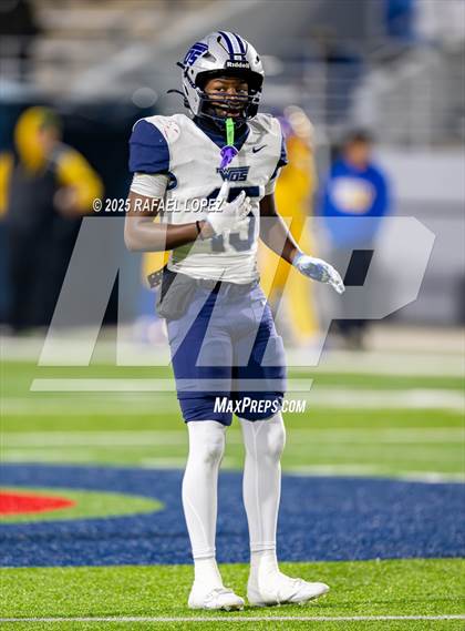 Thumbnail 1 in West Orange-Stark vs. La Vega (UIL 4A D2 Football Quarterfinals) photogallery.