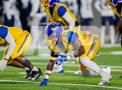 Thumbnail 2 in West Orange-Stark vs. La Vega (UIL 4A D2 Football Quarterfinals) photogallery.