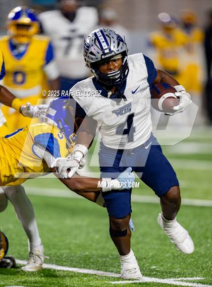 Thumbnail 2 in West Orange-Stark vs. La Vega (UIL 4A D2 Football Quarterfinals) photogallery.