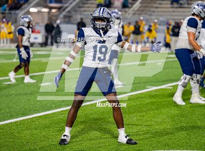 Thumbnail 2 in West Orange-Stark vs. La Vega (UIL 4A D2 Football Quarterfinals) photogallery.