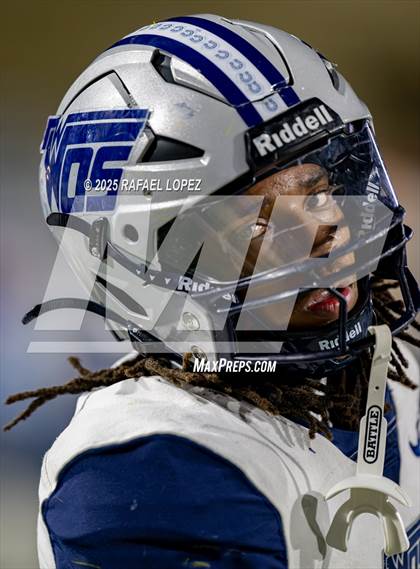 Thumbnail 2 in West Orange-Stark @ La Vega (UIL 4A D2 Football Quarterfinals) photogallery.