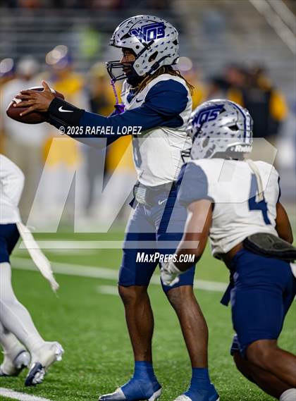 Thumbnail 1 in West Orange-Stark vs. La Vega (UIL 4A D2 Football Quarterfinals) photogallery.