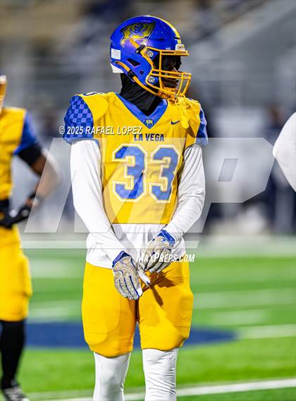 Thumbnail 1 in West Orange-Stark vs. La Vega (UIL 4A D2 Football Quarterfinals) photogallery.