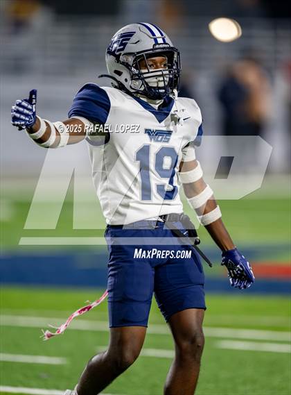 Thumbnail 2 in West Orange-Stark @ La Vega (UIL 4A D2 Football Quarterfinals) photogallery.
