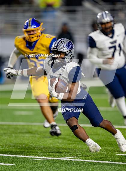Thumbnail 2 in West Orange-Stark vs. La Vega (UIL 4A D2 Football Quarterfinals) photogallery.