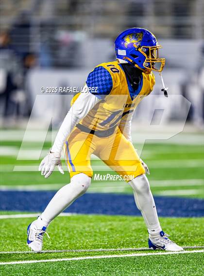 Thumbnail 1 in West Orange-Stark vs. La Vega (UIL 4A D2 Football Quarterfinals) photogallery.