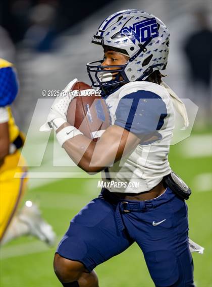 Thumbnail 2 in West Orange-Stark @ La Vega (UIL 4A D2 Football Quarterfinals) photogallery.