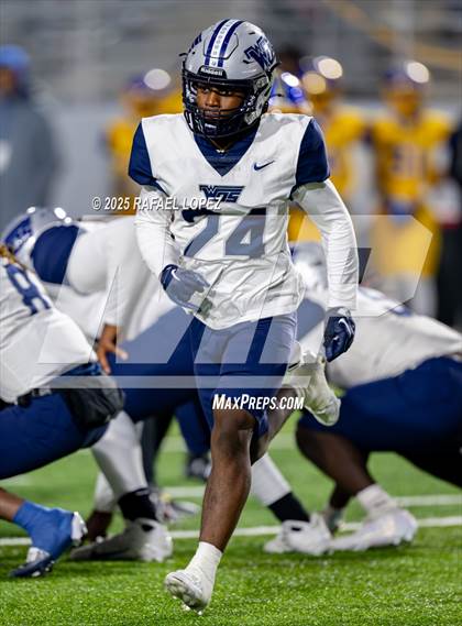 Thumbnail 1 in West Orange-Stark vs. La Vega (UIL 4A D2 Football Quarterfinals) photogallery.