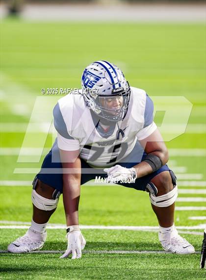 Thumbnail 1 in West Orange-Stark vs. La Vega (UIL 4A D2 Football Quarterfinals) photogallery.