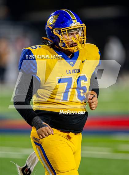 Thumbnail 3 in West Orange-Stark vs. La Vega (UIL 4A D2 Football Quarterfinals) photogallery.