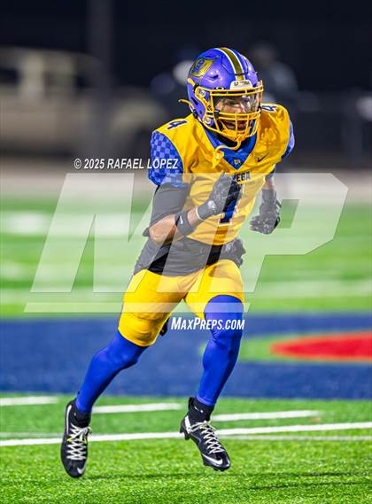 Thumbnail 3 in West Orange-Stark @ La Vega (UIL 4A D2 Football Quarterfinals) photogallery.