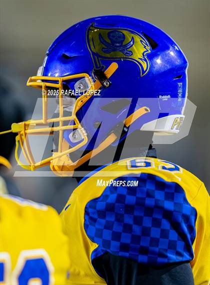 Thumbnail 1 in West Orange-Stark @ La Vega (UIL 4A D2 Football Quarterfinals) photogallery.