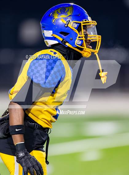 Thumbnail 3 in West Orange-Stark @ La Vega (UIL 4A D2 Football Quarterfinals) photogallery.