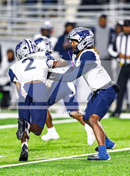 Thumbnail 3 in West Orange-Stark @ La Vega (UIL 4A D2 Football Quarterfinals) photogallery.