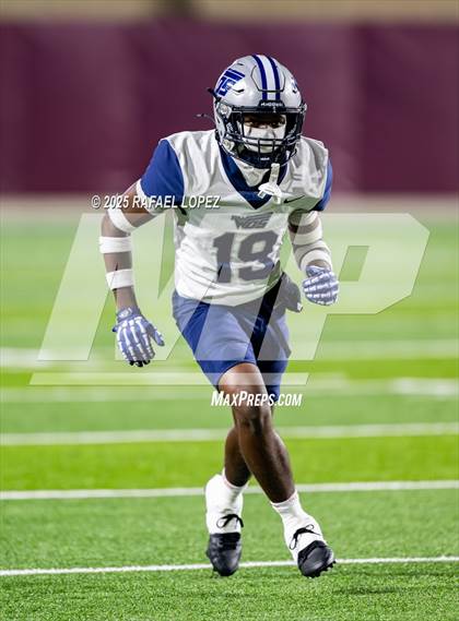 Thumbnail 1 in West Orange-Stark vs. La Vega (UIL 4A D2 Football Quarterfinals) photogallery.