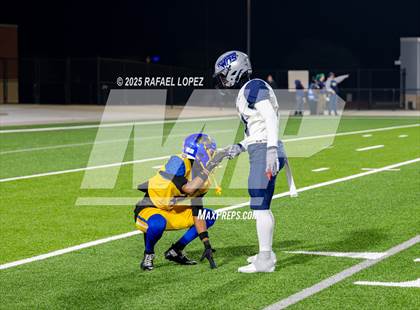 Thumbnail 3 in West Orange-Stark vs. La Vega (UIL 4A D2 Football Quarterfinals) photogallery.