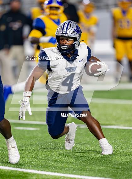 Thumbnail 1 in West Orange-Stark @ La Vega (UIL 4A D2 Football Quarterfinals) photogallery.