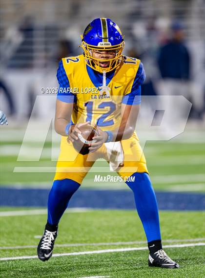 Thumbnail 1 in West Orange-Stark vs. La Vega (UIL 4A D2 Football Quarterfinals) photogallery.