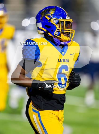 Thumbnail 2 in West Orange-Stark vs. La Vega (UIL 4A D2 Football Quarterfinals) photogallery.