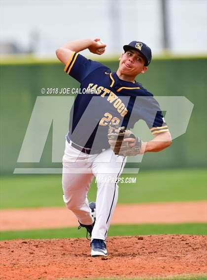 Thumbnail 2 in Johnson vs Eastwood (San Antonio Classic) photogallery.