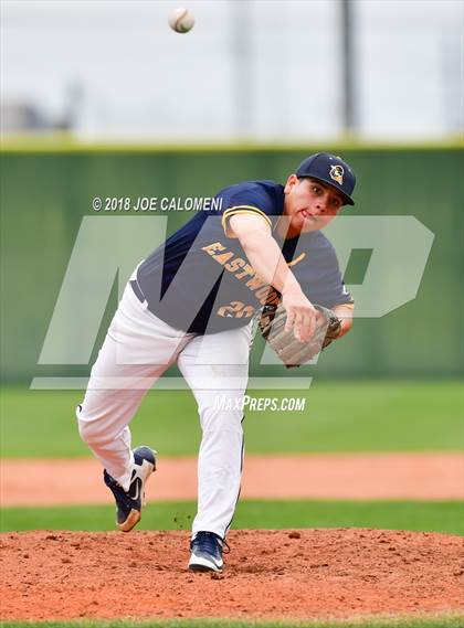 Thumbnail 1 in Johnson vs Eastwood (San Antonio Classic) photogallery.