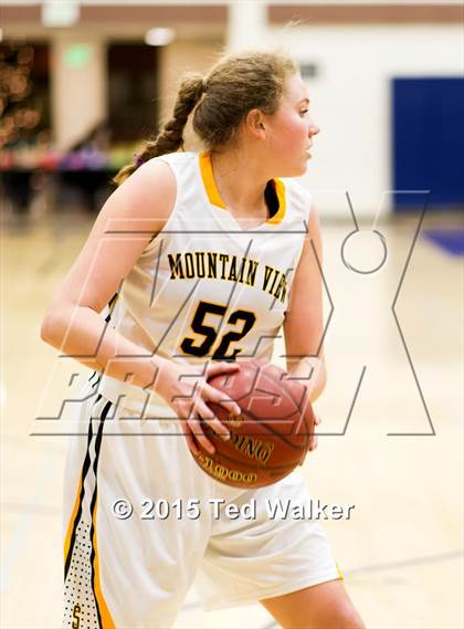 Thumbnail 1 in Saratoga vs. Mountain View (Monte Vista Tournament) photogallery.