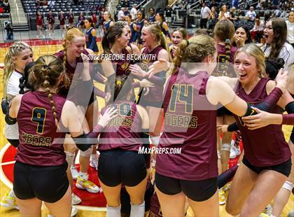 Thumbnail 2 in Dripping Springs vs. Tompkins (UIL 6A Final) photogallery.