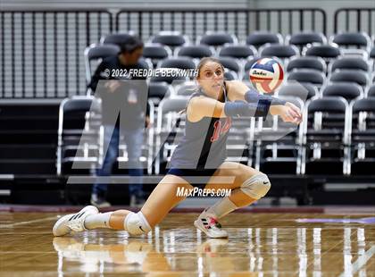 Thumbnail 3 in Dripping Springs vs. Tompkins (UIL 6A Final) photogallery.