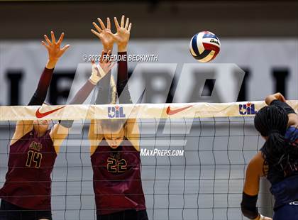 Thumbnail 2 in Dripping Springs vs. Tompkins (UIL 6A Final) photogallery.